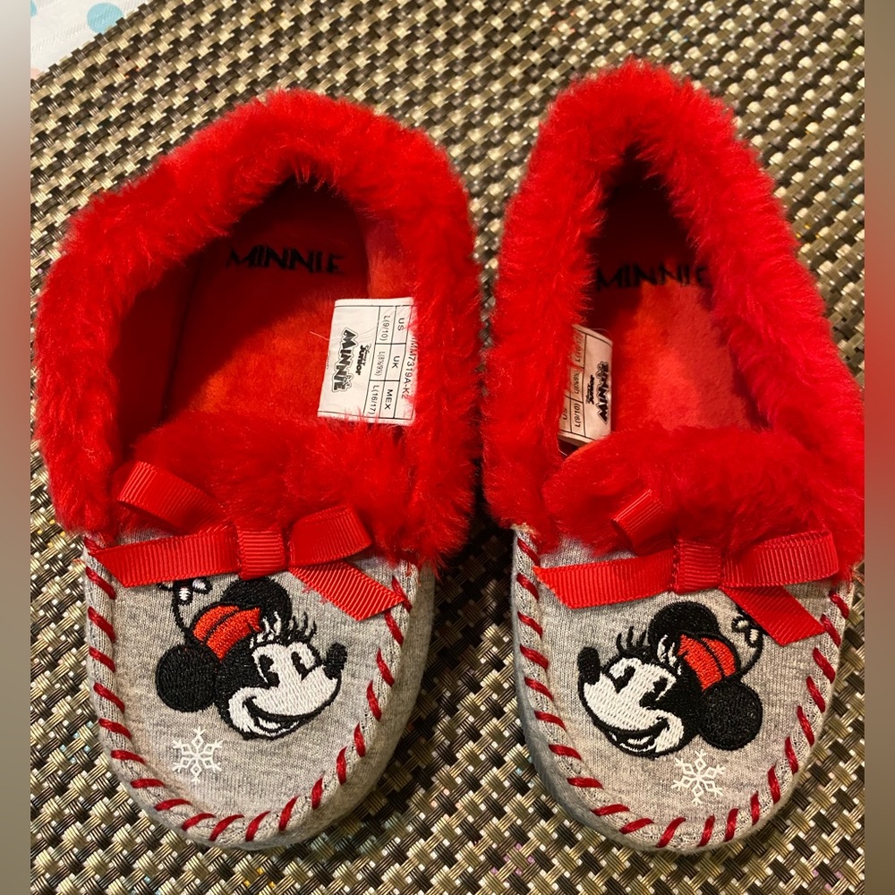 Minnie Mouse Slippers 9/10